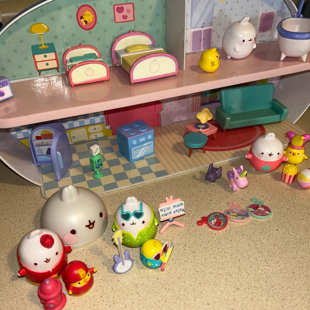 Molang Playset Playhouse + 29 Pieces Everythng included in pictures 2018 EUC